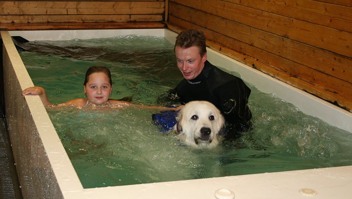 Cindy, Bart en Sanne tijdens de hydrotherapie